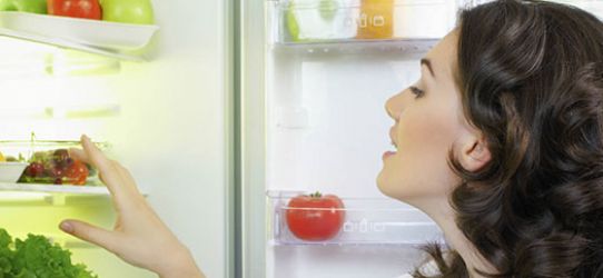 Como tiro o mau cheiro da geladeira?