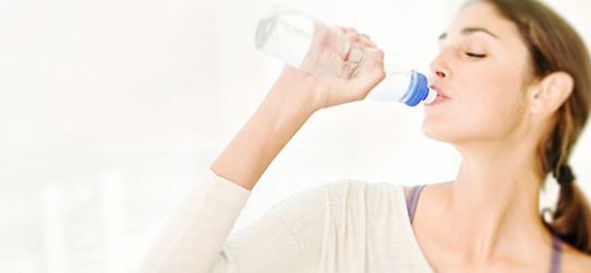 Tomar água em jejum emagrece? Tomar água em jejum emagrece?